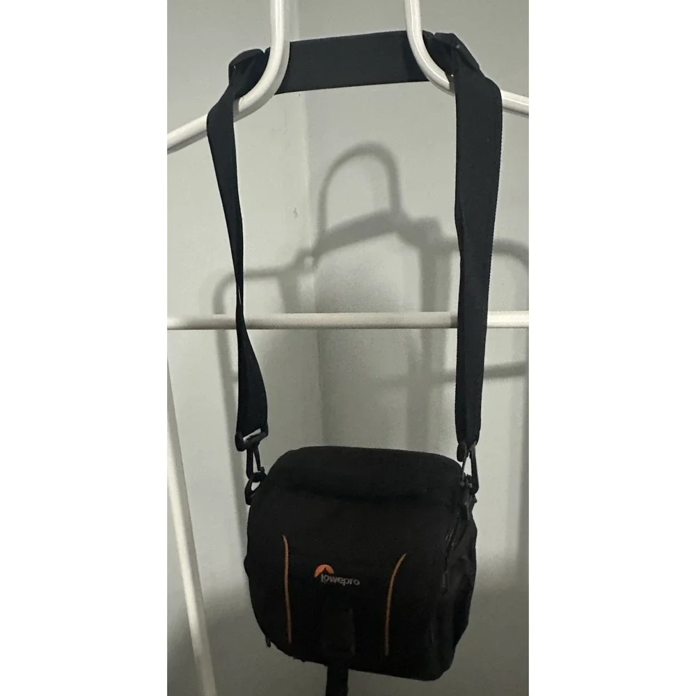 Lowepro Adventura-SH 140 ll Camera Case 2side pouches and shoulder strap, NWT
